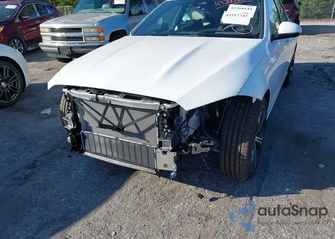 2025 Mercedes-Benz C 300 z USA, uszkodzony, nr VIN W1KAF4GB4SR276705